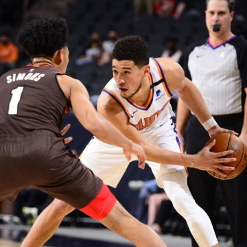 太阳14战12胜逼近LA双雄 全明星必有布克一席？